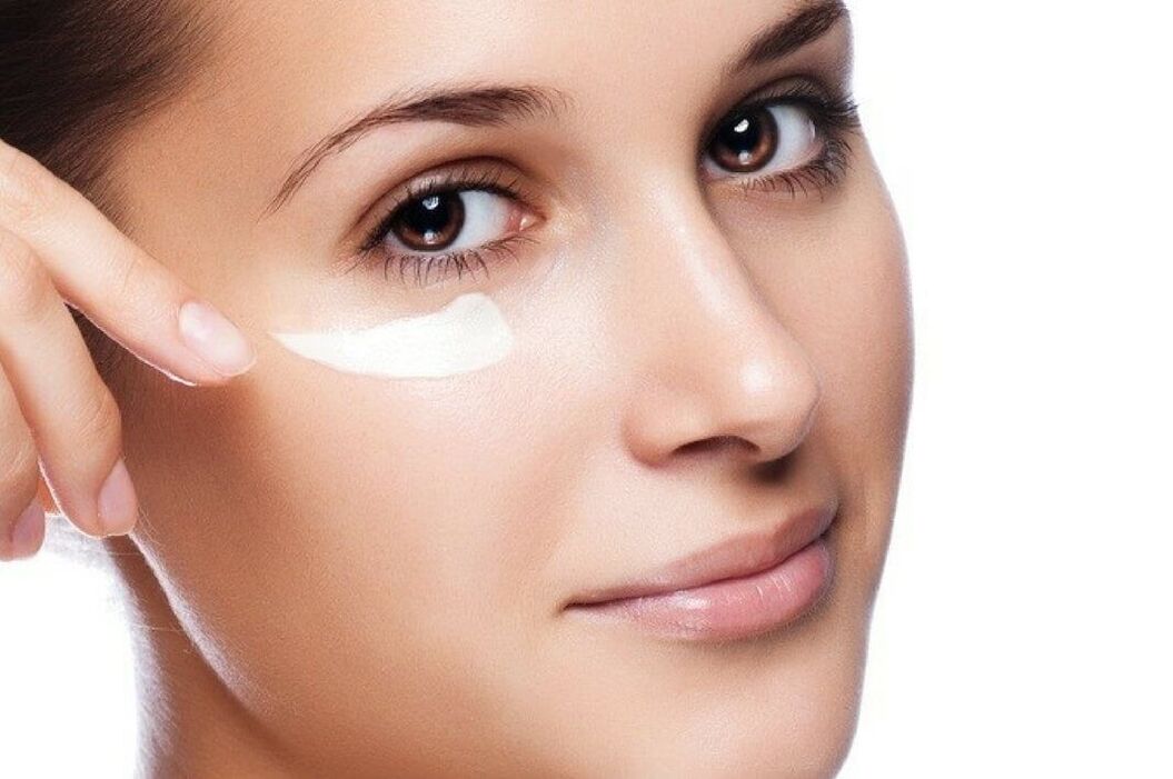 Jak odmłodzić skórę wokół oczu