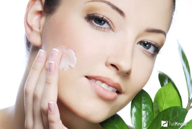 przepisy na maseczki odmładzające skórę twarzy